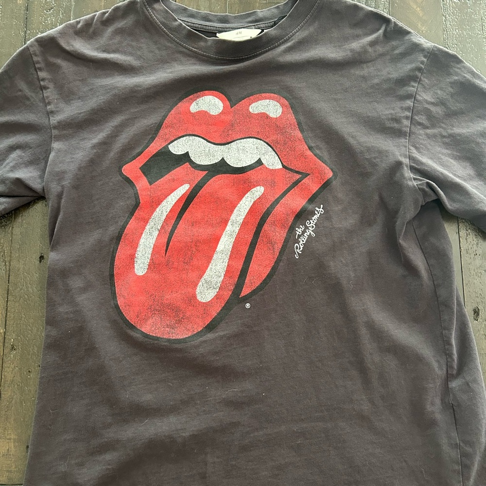 H&M Dark Graphic Tee